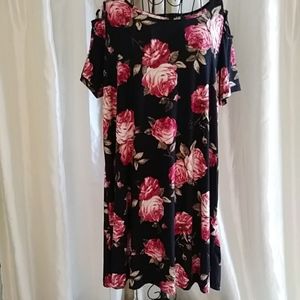 Vibe sz 2x soft stretchy cold shoulder shift dress